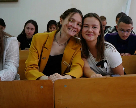 Выпускникам самарских школ и коллежей выплатят десять тысяч рублей